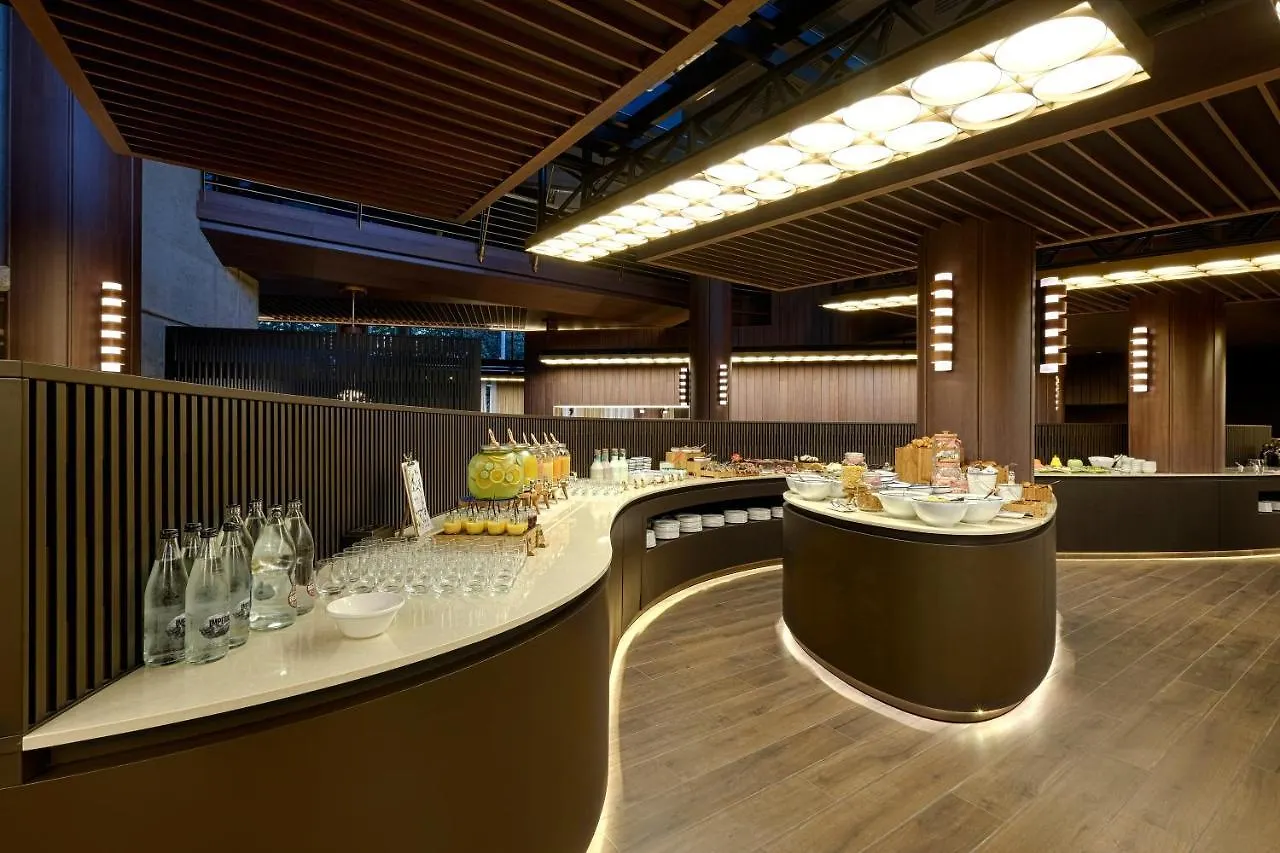 Sofitel Barcelona Skipper